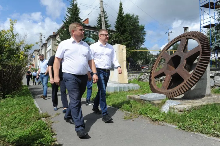 Алексей Текслер на осмотре реконструкции музея. Нязепетровск