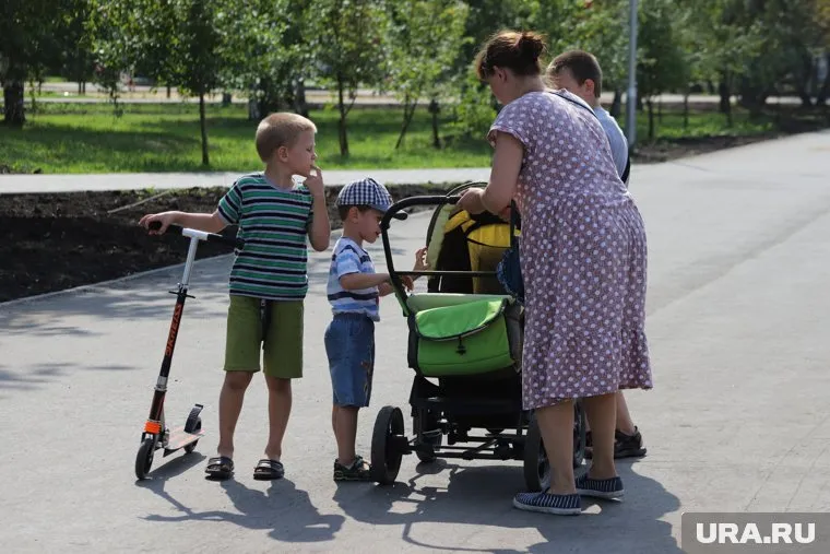 С 1 сентября молодые родители будут получать полную выплату по больничным