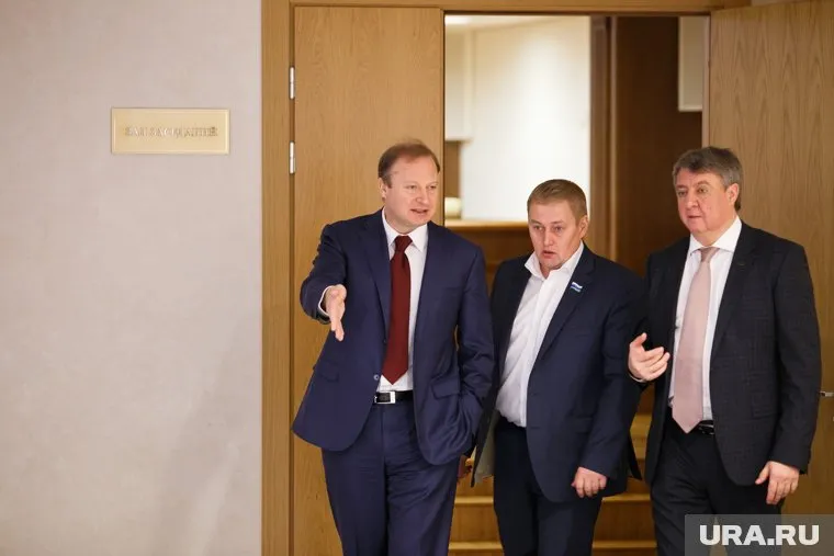 Экс-коммуниста, подавшего заявку на праймериз, подталкивают к вступлению в "ЕР"