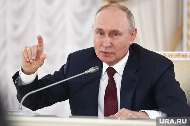 Владимир Путин присвоил 21 работнику органов внутренних дел звание генерал-лейтенанта полиции