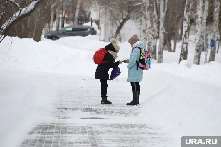 Мужчина сбежал, когда девочки закричали