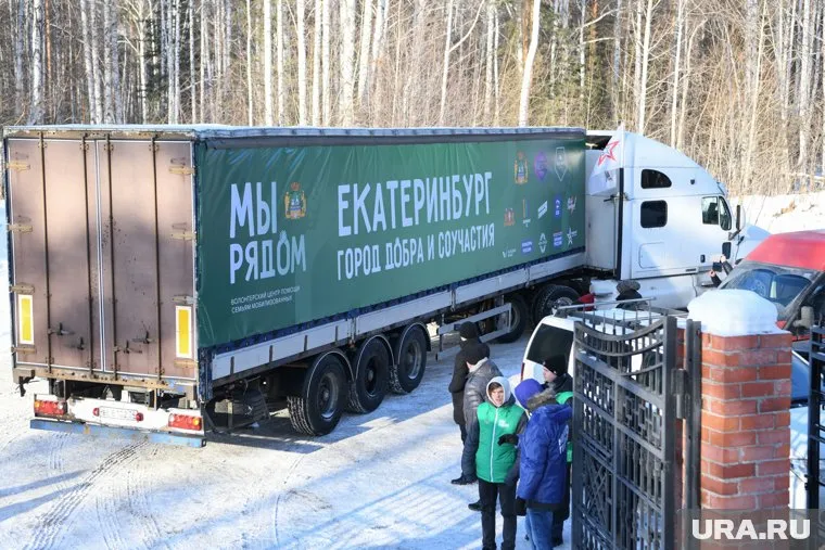Фура из Екатеринбурга проследует через Луганск, Макеевку и Донецк