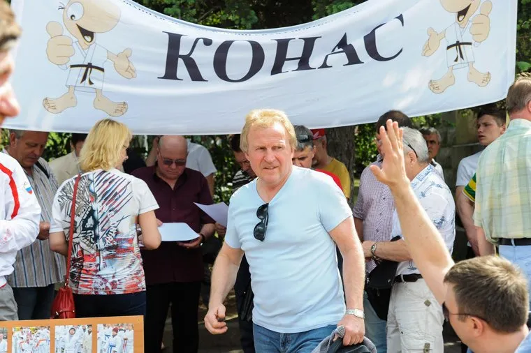 Пикет против увольнения директора спортивной школы каратэ Конас Олега Строгонова. Челябинск, строгонов олег, конас