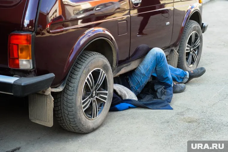 Специалистам по ремонту авто платят в среднем 99,8 тысяч