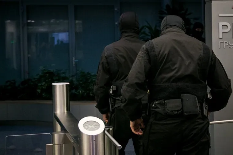 Силовики, обыск. Москва, силовики, обыск, фсб, маски-шоу