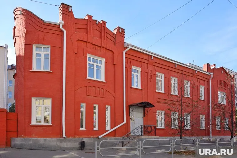 В холдинге «Новый мир» заговорили о низких зарплатах и переработках