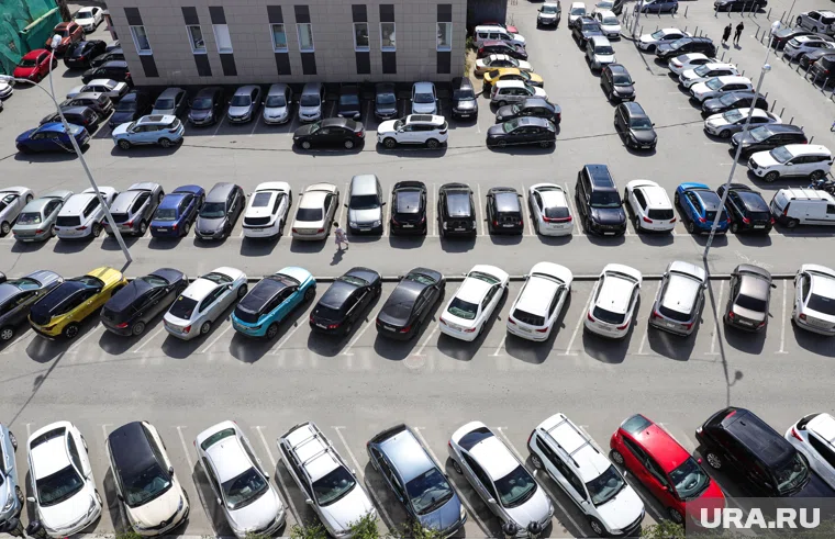 В Кургане автовладельцы спорят о характеристиках своих машин