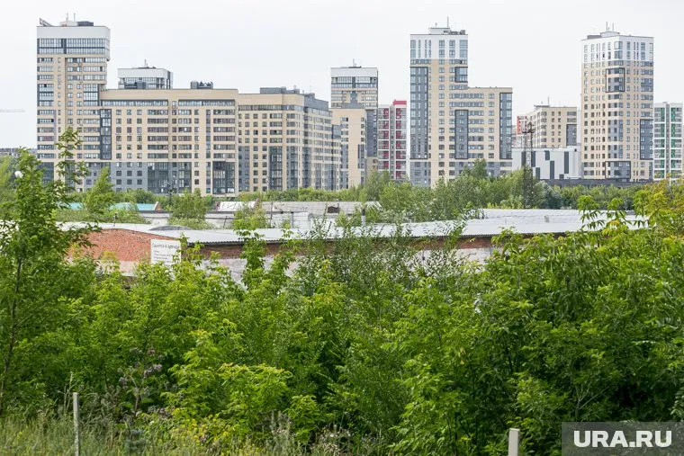 Средняя стоимость аренды жилья в Тюмени составляет 27 000 рублей в месяц