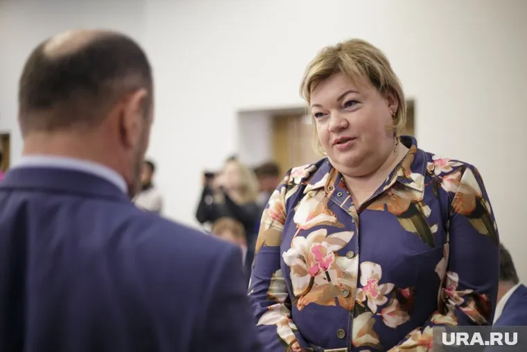 Глава минздрава Оксана Мелехова уволила двух своих заместителей, но не ответила протестующим медикам