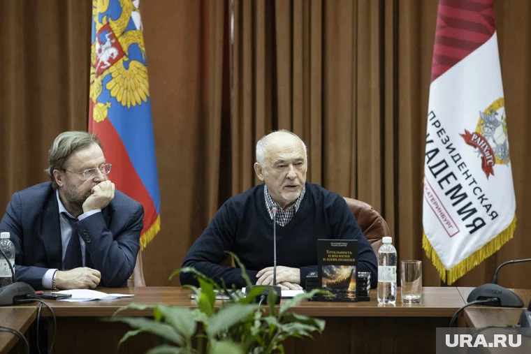 Новую книгу презентовали Анатолий Гайда и Вадим Дубичев