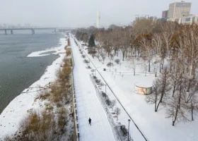 Сибирская столица под снегом: как Новосибирск пережил снежный шторм