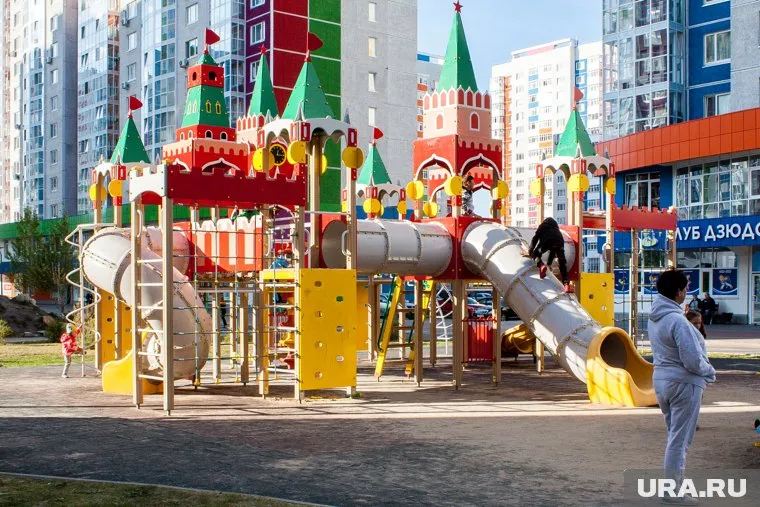 Тюменская область подарила Краснодону детскую площадку (архивное фото)