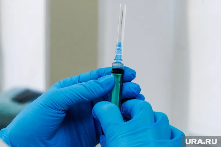 Анатолий Альтштейн считает, что после вакцинации от коронавируса россияне должны получать соответствующий сертификат