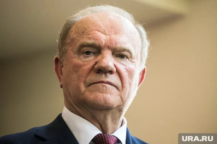 Геннадий Зюганов подрался с бывшим президентом во дворе