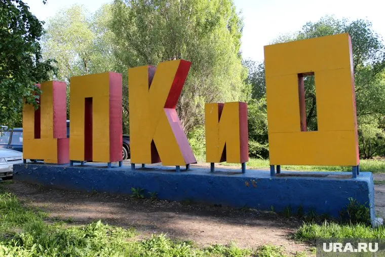 Первым делом отремонтируют центральный вход