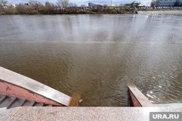 В Кургане повышается вода в реке Тобол