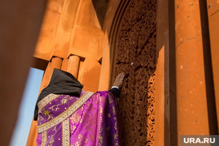 Архиепископа Аджапахяна задержали по подозрению в призывах к свержению власти