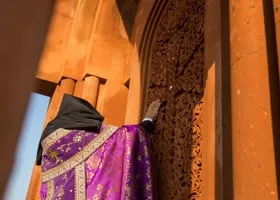 Армянского архиепископа задержали по подозрению в призывах к свержению власти