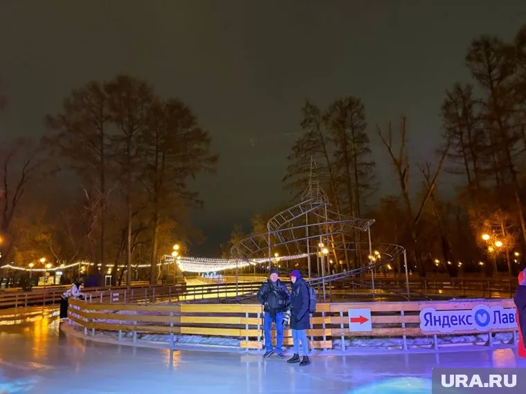 В Челябинске первый в сезоне каток открылся в парке Терешковой
