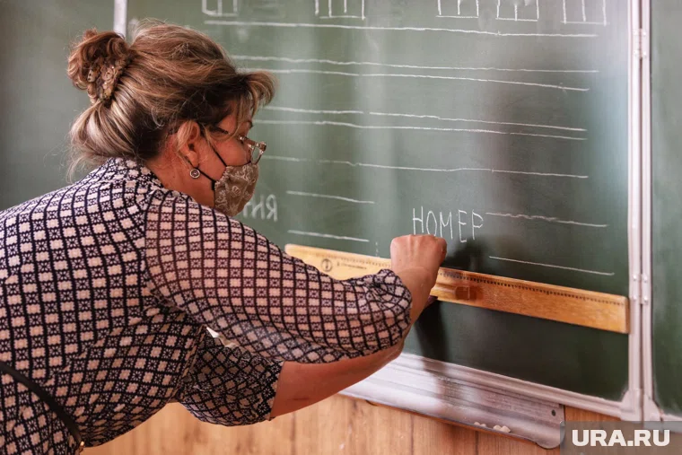 По мнению депутата, инициатива позволит классным руководителям видеть «тревожные звонки» в поведении учеников