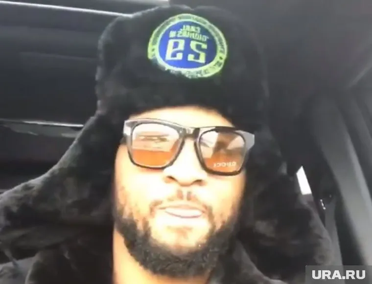 Звезда НФЛ доволен подарком