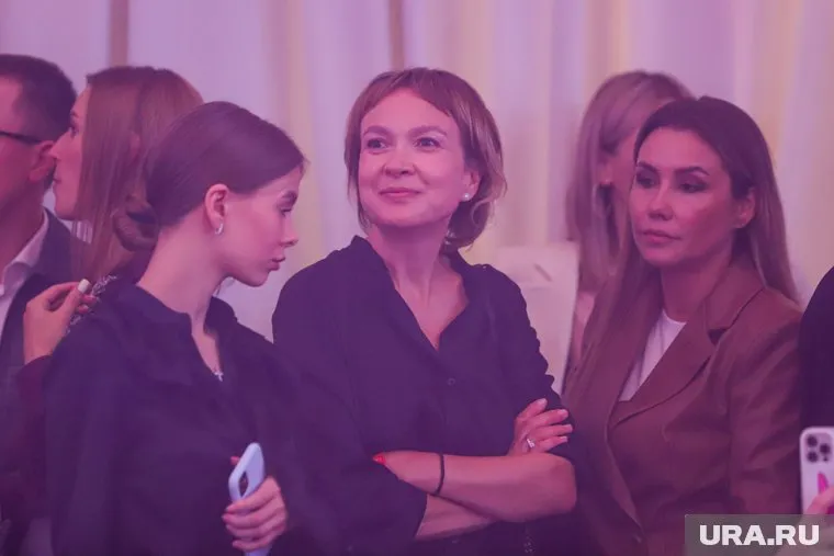 Ивент-индустрия все больше привлекает Аксану Панову (по центру)