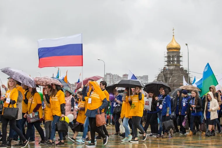 Парад студентов. Сургут, парад студентов