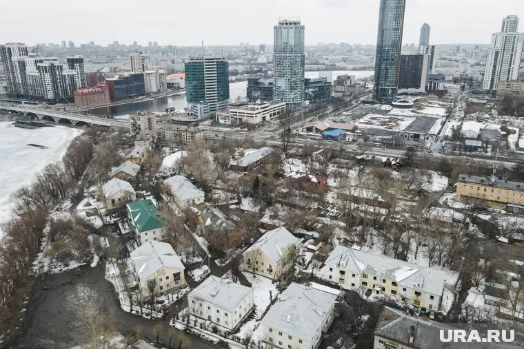 Под реновацию в первую очередь попадут невысокие дома с деревянными полами и стенами (архивное фото)