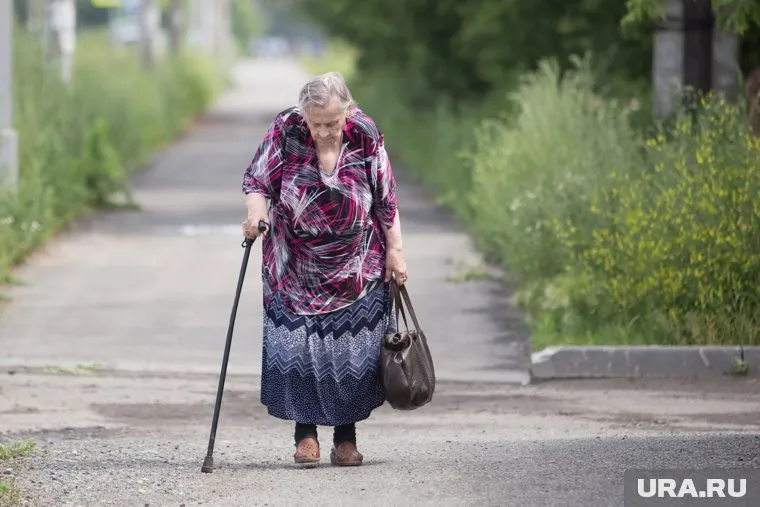 С точки зрения государства, миллионы человек, которые зарабатывают деньги и не делают отчислений — непорядок