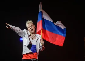SHAMAN поинтересовался у слушателей, употребляют ли они наркотики