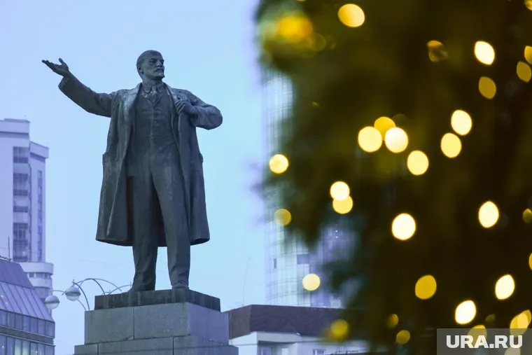 Улицы и площади в России не должны носить названия в честь революционеров, заявил митрополит