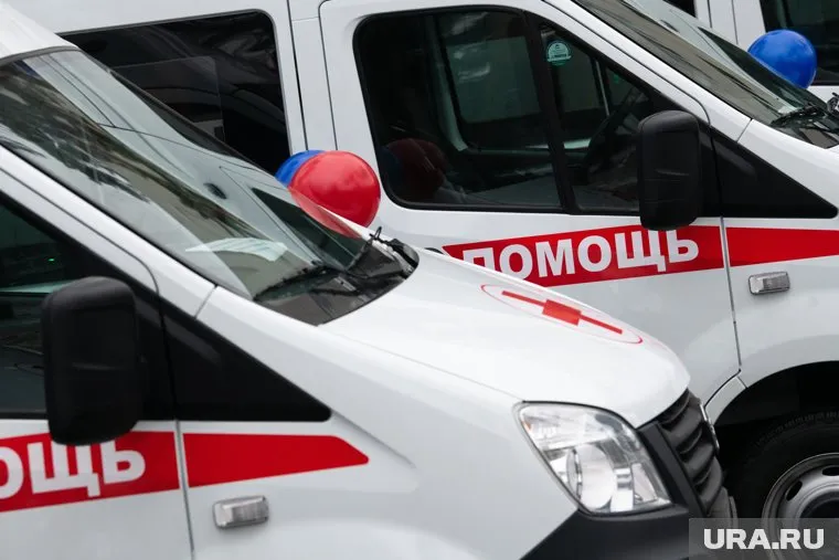 Медики дежурят у торгового центра