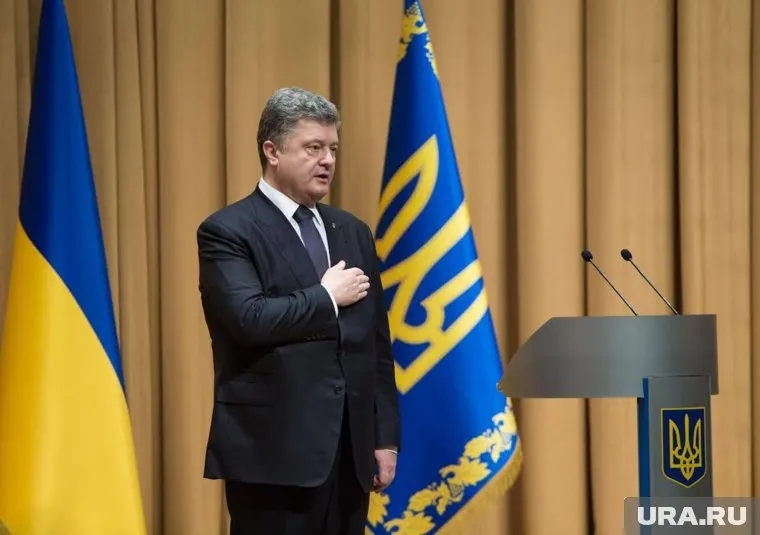 Порошенко потребовал предоставить РПЦ свой томос