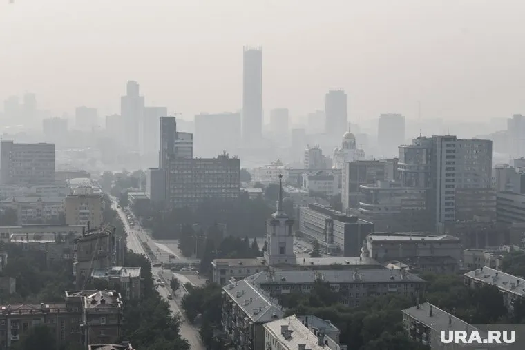 Причиной запаха гари являются лесные пожары в Свердловской области