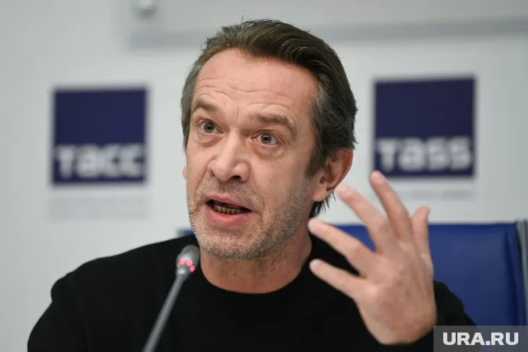 Актер Владимир Машков приехал в екатеринбургский военный госпиталь, чтобы пообщаться с раненными бойцами