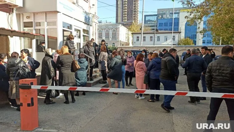 Представители азербайджанских общин Урала приехали в Екатеринбург для продления своих загранпаспортов