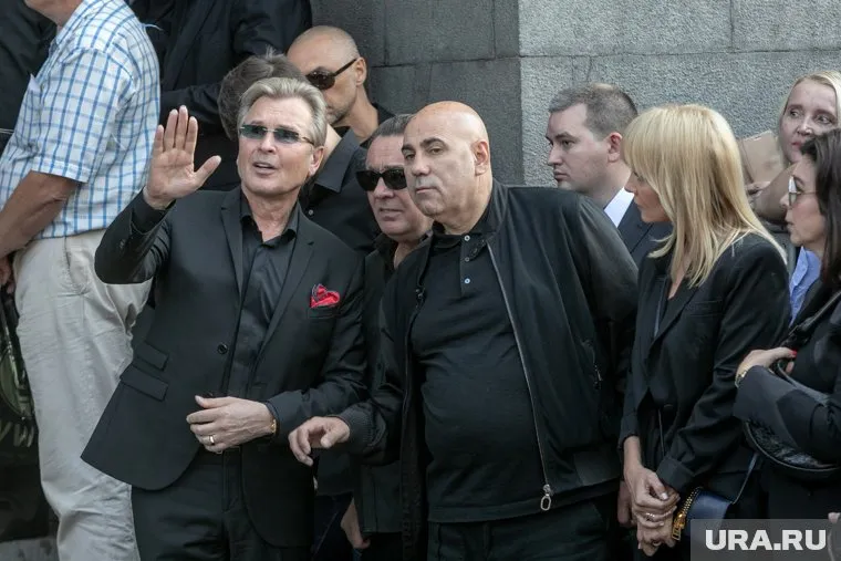 По словам Пригожина, не стоит отказываться от орденов из-за нестандартной ситуации, которая происходит в Белоруссии