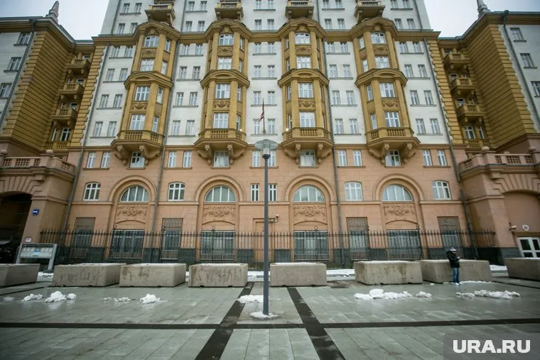 В честь защитников Донбасса хотят назвать безымянную площадь перед посольством США в Москве