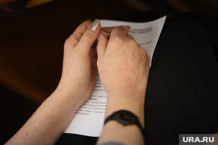 Глава Ларихинского СП может лишиться должности после того, как подставила областное правительство, отмечают источники