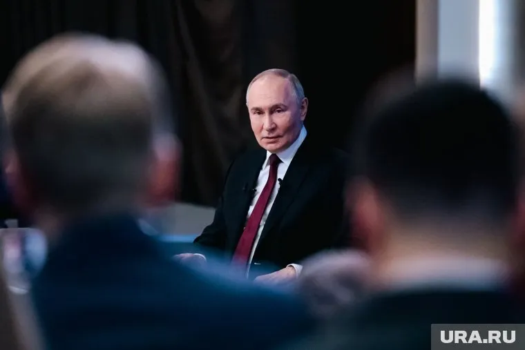 Президент Владимир Путин обсудил развитие промышленности в закрытом режиме