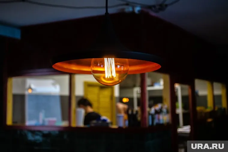 Украина повторно вводит веерное отключение электричества в стране