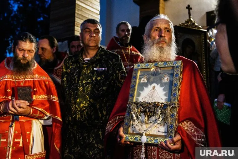 Агрессивный молодой человек высказал угрозы непристойного характера