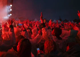 В Екатеринбурге устроят главный новогодний корпоратив, на него летит больше 10 звезд