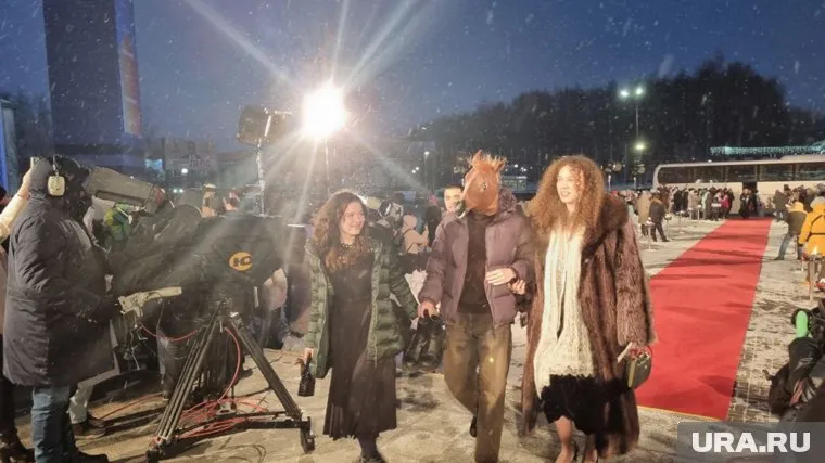 Под маской коня оказался студент ВГИКа