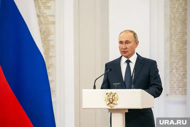 Путин поздравил россиянок с Международным женским днем