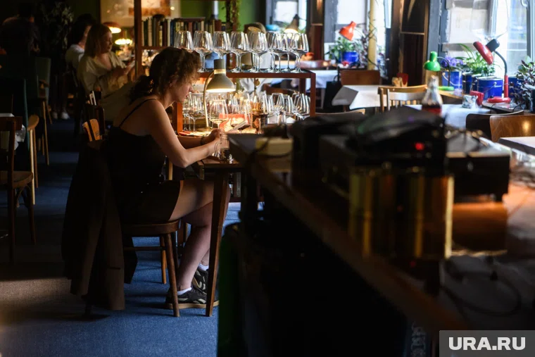 Живую музыку начинают исполнять с четверга 