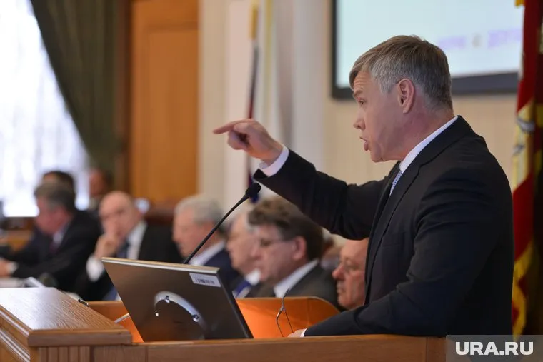 Источник в СР полагает, что Валерий Гартунг (на фото) выразил недовольство работой политтехнолога партии Дмитрия Гусева