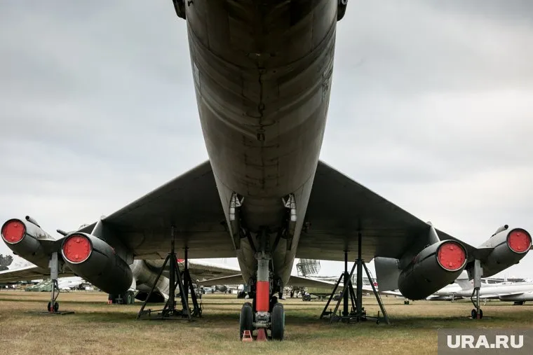 Американские бомбардировщики B-1B Lancer и B-2 Spirit провели тренировочные вылеты в Арктике