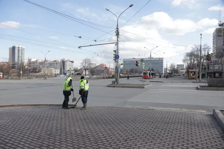 Город во время нерабочих дней, объявленных в связи с карантином по коронавирусу, пятый день. Пермь