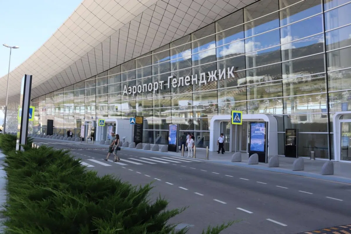 Аэропорт Геленджика возобновил работу после трёхлетнего закрытия, но с ограничениями по времени
